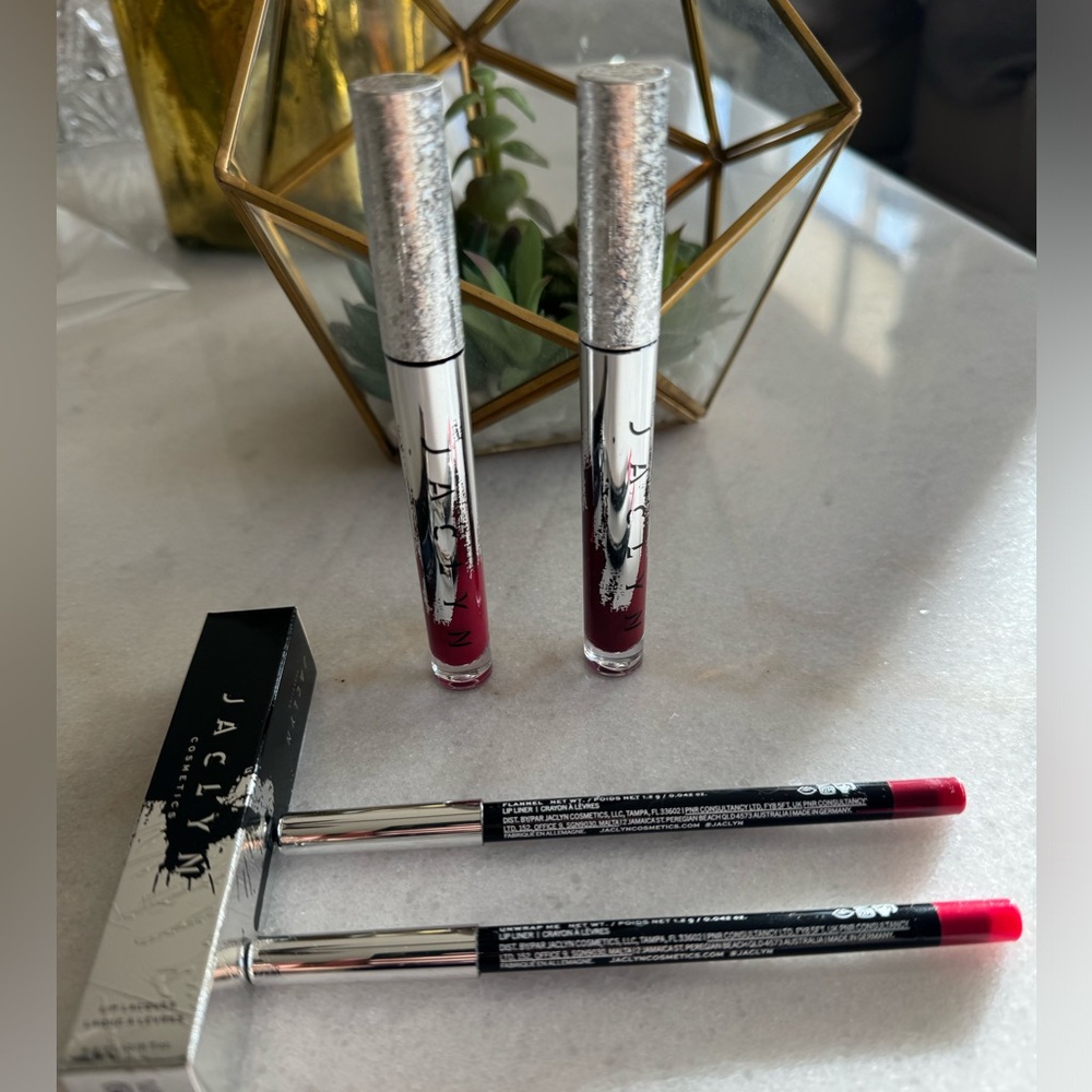 bundle of 5 Jaclyn Liquid lipstick and lip liner